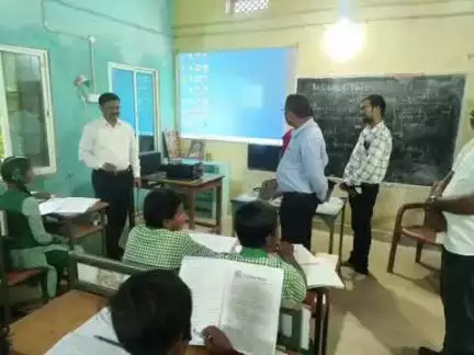 ଜୟପୁର: ଜୟପୁର ବ୍ଲକ ପାତ୍ରପୁଟ ନୋଡାଲ ଉଚ୍ଚ ବିଦ୍ୟାଳୟ  ପରିଦର୍ଶନ କଲେ ସ୍କୁଲ ଓ ଗଣଶିକ୍ଷା ବିଭାଗ ନିର୍ଦ୍ଦେଶକ ବିରେନ୍ଦ୍ର କର୍କରା