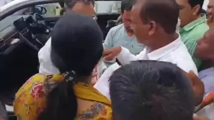 पूरनपुर: सिद्धनगर भाजपा महिला मोर्चा अध्यक्ष ने थानाध्यक्ष पर अभद्रता का आरोप लगाया, मुख्यमंत्री आवास के पास आत्मदाह की चेतावनी दी