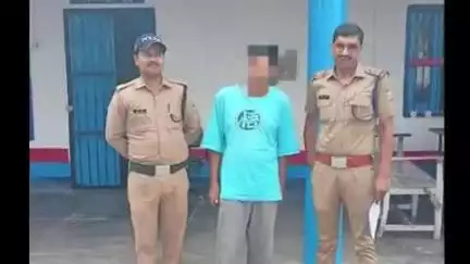 पिथौरागढ़: कोतवाली पुलिस ने शराब तस्करी के मामले में वारंटी अभियुक्त को बाखली होटल के पास किया गिरफ्तार