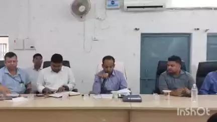 रजौली: प्रखंड सभागार में डीएम ने बीएलओ के साथ बैठक की, दिए कई आवश्यक दिशा-निर्देश