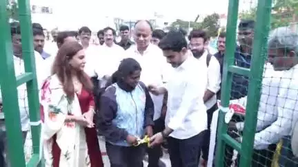 నెల్లూరు VR స్కూల్లో వాలీబాల్ ఆడిన మంత్రి లోకేశ్