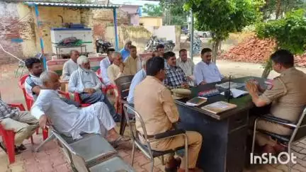 बागपत: महाशिवरात्रि के पर्व को लेकर बालैनी थाना प्रभारी शैलेंद्र दीक्षित ने ग्राम प्रधानों के साथ की मीटिंग