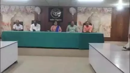 तमकुही राज: तमकुहीराज में एसडीएम व अधिवक्ताओं ने बार और बेंच में सामंजस्य बैठाकर फरियादियों को सुलभ न्याय दिलाने पर बनाई सहमति