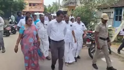 கள்ளக்குறிச்சி: ஏமப்பேரில் 'உங்களுடன் ஸ்டாலின்' திட்டம் குறித்து விவரித்து மற்றும் விண்ணப்பம் வழங்கும் பணியை தொடங்கி வைத்த ஆட்சியர்
