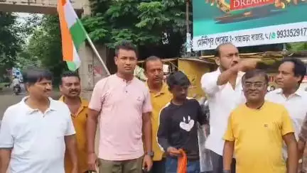 মেদিনীপুর: অপারেশন সিন্দুর'-এ অংশগ্রহণকারী বীর জওয়ান সব্যসাচী মান্নাকে মেদিনীপুর নাগরিক মঞ্চের সংবর্ধনা