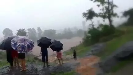 नारायणगंज: मूसलाधार बारिश की वजह से जलमग्न हुआ वनग्राम गवारा, जनजीवन अस्त-व्यस्त; ग्रामीण हो रहे परेशान