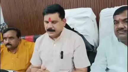 अरेराज: केंद्रीय कोयला एवं खान राज्य मंत्री सतीश चंद्र दुबे ने एक निजी अस्पताल का किया उद्घाटन
