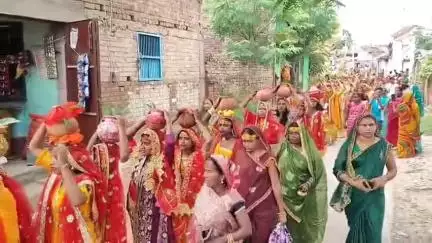 गोगरी: छोटी पसराहा में दो दिवसीय रामधुनी महायज्ञ को लेकर निकाली गई भव्य कलश शोभा यात्रा