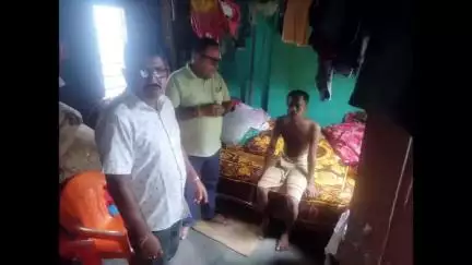 খোয়াই: খোয়াই সুভাষ পার্ক কালিবাড়ি এলাকার সুপরিচিত প্রান্তীক কৃষক মরন নম দাস অসুস্থ; বাড়িতে ছুটে গেলেন বিশিষ্ট সমাজসেবী