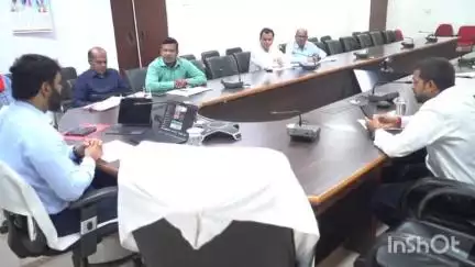जशपुर: कलेक्टर ने क्लेटोरेट सभागार में 5 सरकारी विभागों की समीक्षा बैठक की, युवाओं को रोजगार प्रशिक्षण देने का निर्देश