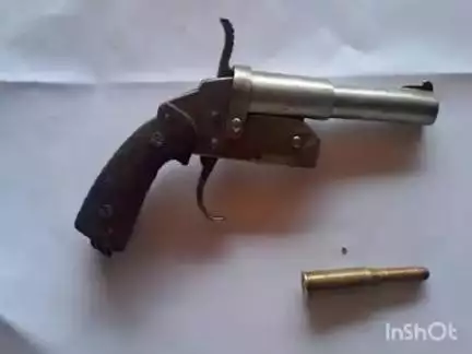 भिंड नगर: भिंड के मेला ग्राउंड के पास पुलिस ने एक देसी कट्टा और एक जिंदा कारतूस के साथ आरोपी युवक को गिरफ्तार किया