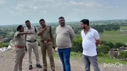त्योंथर: यातायात प्रभारी रीवा अनिमा शर्मा और एमपीआरडीसी की टीम ने सोहागी पहाड़ में डेंजर जोन का निरीक्षण किया