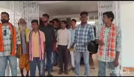 ରେଙ୍ଗାଲି: ବୋମାଲୋଇ କପିଲାସପଡା ଗ୍ରାମବାସୀ ହେଲେ ଜିଲ୍ଲାପାଳଙ୍କ ଦ୍ୱାରସ୍ଥ
