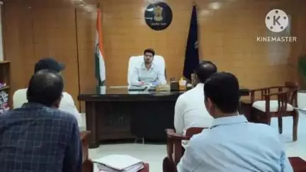बलौदाबाज़ार: बलौदा बाजार के कलेक्टर दीपक सोनी ने खाद-बीज भंडारण एवं वितरण की की समीक्षा