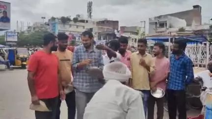 సిరిసిల్ల: పెండింగ్ స్కాలర్షిప్ ఫీజు రియంబర్స్మెంట్ లను ప్రభుత్వం వెంటనే విడుదల చేయాలని BRS పార్టీ ఆధ్వర్యంలో భిక్షాటన#