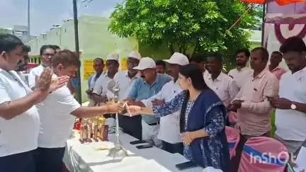पीरो: चरपोखरी में प्रखंड स्तरीय खेल प्रतियोगिता का उद्घाटन प्रखंड विकास पदाधिकारी मोनिका कुमारी ने किया