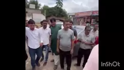 सीतापुर: सीतापुर के युवा कांग्रेस के कार्यकर्ताओं को पुलिस ने बस स्टैंड से उठाकर सीतापुर थाना ले जाया