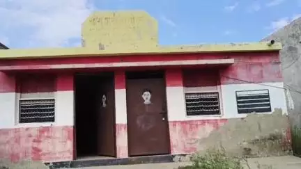 धनघटा: बिडहर घाट पर बने सामुदायिक शौचालय में लगा रहता ताला #jansamasya