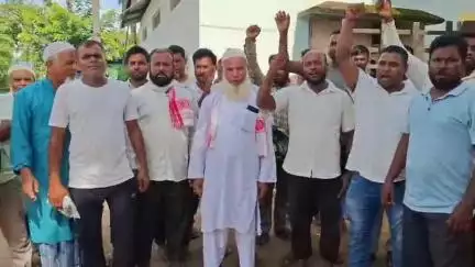 উত্তৰ লক্ষীমপুৰ: গৰু কটা বন্ধ কৰক,গৰু ব্যৱসায় বন্ধ কৰক আদি দাবীত ৰঙাজানত তীব্ৰ প্ৰতিবাদ সাব্যস্ত গৰু ব্যৱসায়ী সকলৰ