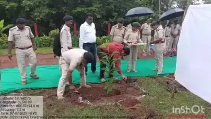 ନବରଙ୍ଗପୁର ପୋଲିସ ଷ୍ଟେସନ: ମିଆୱାକି ବୃକ୍ଷରୋପଣ ନିକଟରେ ନବରଙ୍ଗପୁରର ଜିଲ୍ଲା ସ୍ତରୀୟ ବନ ମହୋତ୍ସବରେ ପାଳିତ