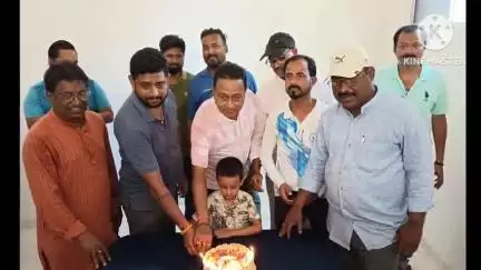साहिबगंज: सिद्धो कान्हु स्टेडियम में जिला क्रिकेट संघ और क्रिकेट प्रेमियों ने मनाया महेंद्र सिंह धोनी का 44वां जन्मदिन