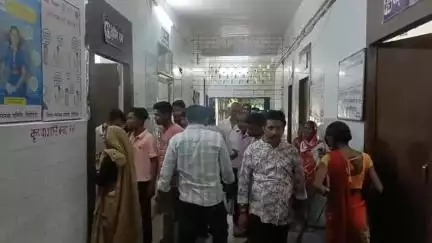गिरिडीह: पिपरागोड़ा में दो पक्षों की लड़ाई देख रहे युवक पर किया हमला, गले की नस कटी