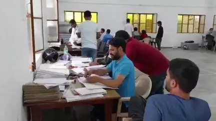 पिथौरागढ़: त्रिस्तरीय पंचायत चुनाव के लिए नामांकन प्रक्रिया समाप्त होने के बाद बिण ब्लॉक में नामांकन पत्रों की जांच हुई शुरू