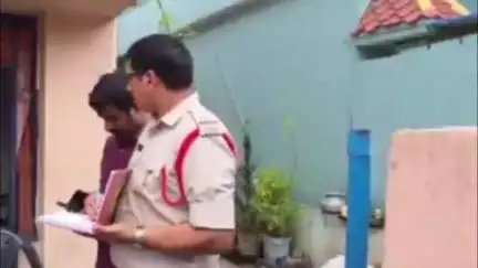 అనపర్తి: పట్టణంలో అక్రమంగా నిల్వ ఉంచిన డీజిల్, పెట్రోల్ స్వాధీనం చేసుకున్న అనపర్తి ఎస్సై శ్రీను నాయక్