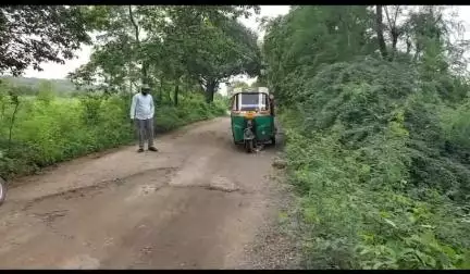મોડાસા: તાલુકામાં રખિયાલથી કેશાપુરનો રોડ બિસ્માર બનતા લોકોને હાલાકી