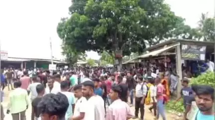 লংকা: জিলাৰ বিভিন্ন গাঁও তথা একাংশ অঞ্চল উত্তৰ কাছাৰ পাৰ্বত্য জিলাত অন্তৰ্ভুক্ত কৰাৰ বিৰোধিতাৰে লংকাত ৰাইজৰ বিশাল প্ৰতিবাদ