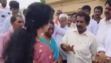 ఎమ్మిగనూరు: బనవాసి బాలికల కాలేజీలో ఆత్మహత్య చేసుకున్న విద్యార్థిని రిషిత భౌతికదేహానికి నివాళులర్పించిన మాజీ ఎంపీ బుట్టా రేణుక