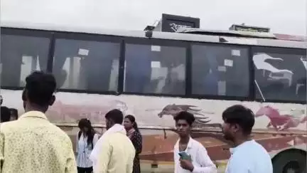 मुर्तीजापूर: मुर्तिजापूर येथील नियमित प्रवास करणाऱ्या लाडक्या बहिणीला शिवशाही बसमधून बसवाहकाने मध्येच उतरविले, लाडक्या बहिणीची तक्रार
