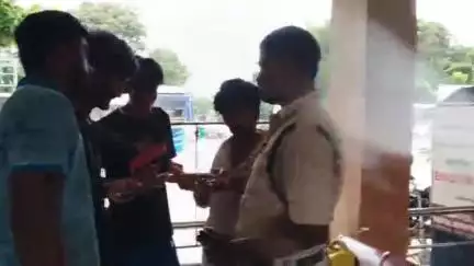 శ్రీకాకుళం: సైబర్ మోసాలపట్ల యువత అప్రమత్తంగా ఉండాలన్న వన్ టౌన్ పోలీసులు
