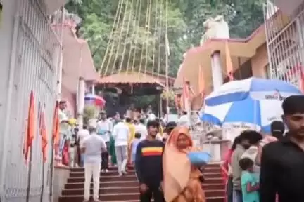 कांके: पहाड़ी मंदिर में मरम्मत कार्य के चलते दो दिन के लिए मंदिर को बंद किया गया