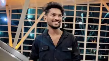 గుడిపూడి రైల్వే ట్రాక్‌పై రైలు కిందపడి యువకుడి ఆత్మహత్య