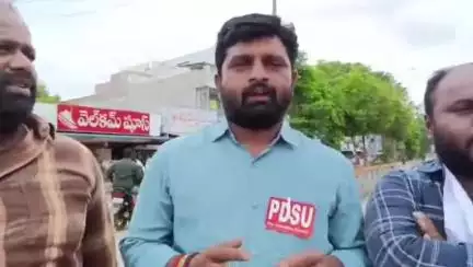 ఎమ్మిగనూరు: బనవాసి బాలికల జూనియర్ కళాశాలలో విద్యార్థిని ఉరేసుకుని ఆత్మహత్య, సోమప్ప సర్కిల్ వద్ద విద్యార్థి సంఘం నాయకులు నిరసన
