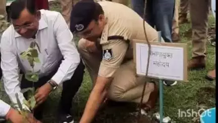 हुज़ूर: पुलिस लाइन में शासन-प्रशासन व रीवा व्यापारी महासंघ द्वारा किया गया वृहद वृक्षारोपण
