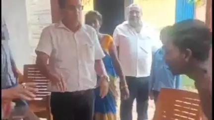 गया टाउन सीडी ब्लॉक: गया के खिजरसराय में स्कूल में घुसकर शिक्षक की पिटाई का वीडियो वायरल, ACS ने लिया संज्ञान