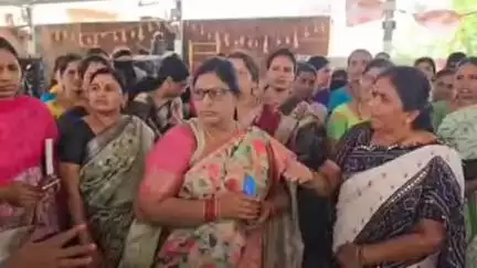 గద్వాల్: జిల్లా కలెక్టర్ పిర్యాదు చేసిన అంగన్వాడి టీచర్స్