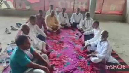 गुरारू: गुरारू के जेके ऑटोमोबाइल में राजद कार्यकर्ताओं की बैठक, वोटर पुनरीक्षण के खिलाफ बिहार बंद की तैयारी