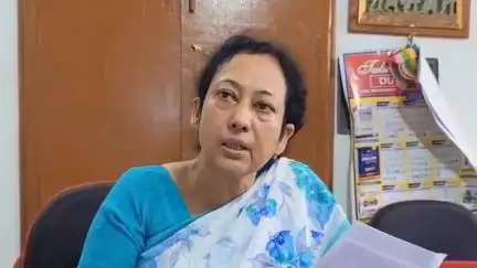 বোলপুর-শ্রীনিকেতন: বোলপুর উচ্চ বালিকা বিদ্যালয়ের ছাত্রী কে র‍্যাগিংর অভিযোগ?সাংবাদিকদের মুখোমুখি হয়ে স্কুলের প্রধান শিক্ষিকা কী বললেন শুনুন