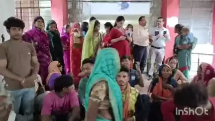 रायसेन: रायसेन बिजली पानी की समस्या को लेकर ग्रामीणों का प्रदर्शन कलेक्ट गेट पर बैठकर किया प्रदर्शन#jansmaya