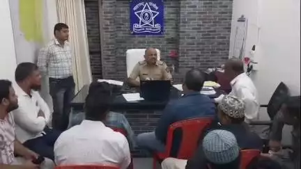 यावल: शहरात साजऱ्या होणाऱ्या पेहरण ए शरीफच्या पार्श्वभूमीवर पोलीस ठाण्यात आयोजन समितीची बैठक,यंदा विना वाद्य निघणार मिरवणूक