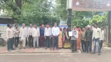 शिवपुरी नगर: मुहारीकलां में मछली चोरी और मारपीट की शिकायत लेकर एसपी ऑफिस पहुंचे मछली पालक