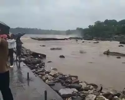 जबलपुर: लगातार बरसात से जिला प्रशासन ने नर्मदा घाटों पर किया हाई अलर्ट जारी, भेड़ाघाट में सुरक्षा के इंतजाम