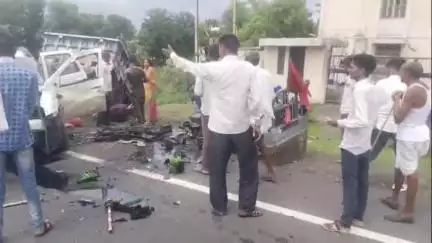 सुसनेर: ट्रेक्टर और कार की ज़ोरदार भिड़ंत में 6 लोग गंभीर रूप से घायल, ज़िला अस्पताल रेफर, ट्रेक्टर हुआ क्षतिग्रस्त