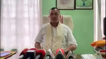 ডিফু: নামঘৰত  সভা চলাকালীন অৱস্থাত কংগ্ৰেছ নেতা গৌৰৱ গগৈৰ মন্দিৰ প্ৰৱেশক লৈ ডিফুত কাকৰ ইএম মধুৰাম লেকথেৰ প্ৰতিক্ৰিয়া