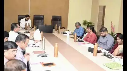 धार: धार में जिला पंचायत सीईओ की अध्यक्षता में समयावधि पत्रों की समीक्षा बैठक आयोजित, दिए निर्देश