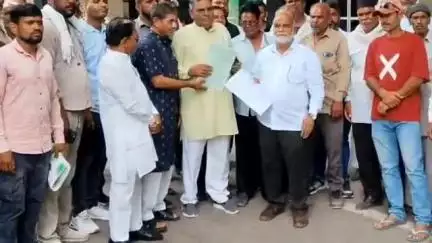सोजत: शिवपुरा थाना क्षेत्र के बासनी अंता में महिला की संदिग्ध हालत में मौत को लेकर परिजनों ने एसडीएम व एसपी को दिया ज्ञापन