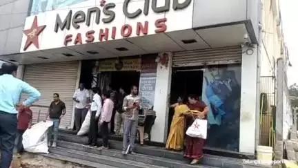 రామగుండం: పోచమ్మ మైదానంలో అక్రమ కట్టడాల కూల్చివేతలో మున్సిపల్, అన్యాయంగా కూల్చివేస్తున్నారని ఓనర్ల ఆవేదన